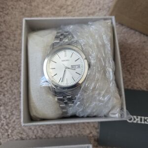 Men's Seiko Silver Watch with Stainless Steel Bracelet